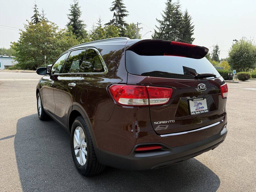 Used 2017 Kia Sorento AWD image 7