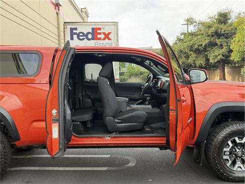 Used 2016 Toyota Tacoma TRD Off-Road w/ Towing Package AWD/4WD image 20