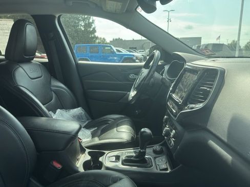 Used 2019 Jeep Cherokee Limited image 11