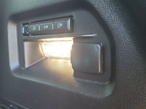 Used 2024 Ford Explorer Limited w/ Equipment Group 301A AWD/4WD image 9