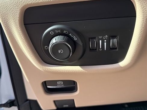 New 2025 Jeep Grand Cherokee L Limited w/ Luxury Tech Group II image 12