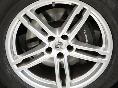 Certified 2023 Porsche Macan AWD/4WD image 11
