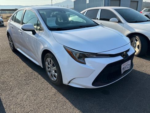 Used 2022 Toyota Corolla LE FWD image 2