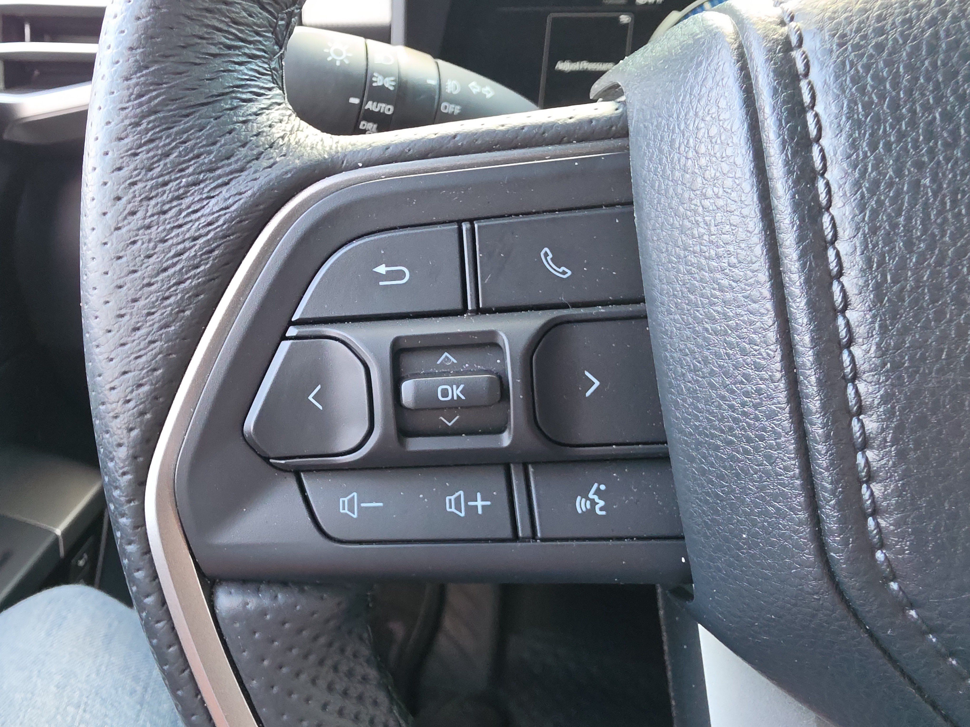 Used 2025 Toyota Sequoia Limited AWD/4WD image 19