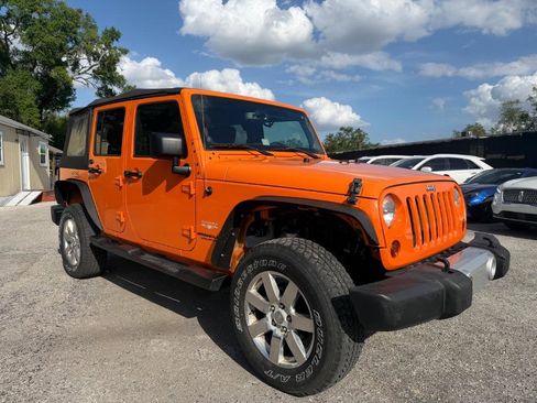 Used 2013 Jeep Wrangler Unlimited Sahara w/ Connectivity Group AWD/4WD image 3