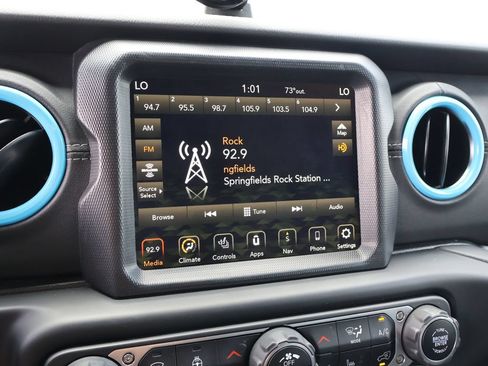 Used 2021 Jeep Wrangler Unlimited Sahara w/ Cold Weather Group AWD/4WD image 34