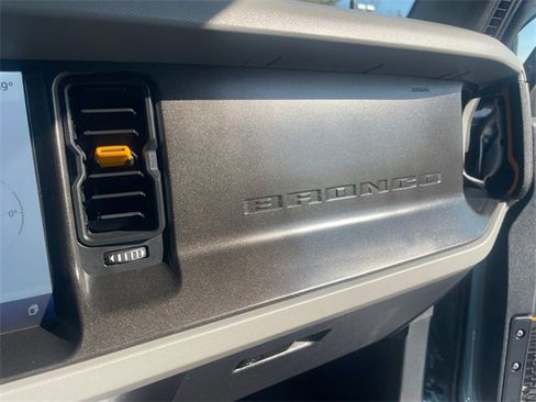 Used 2023 Ford Bronco Badlands image 23