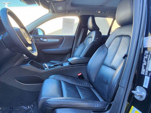 Used 2023 Volvo XC40 B4 Ultimate image 46