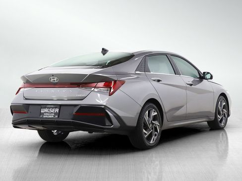 Used 2024 Hyundai Elantra Limited image 5