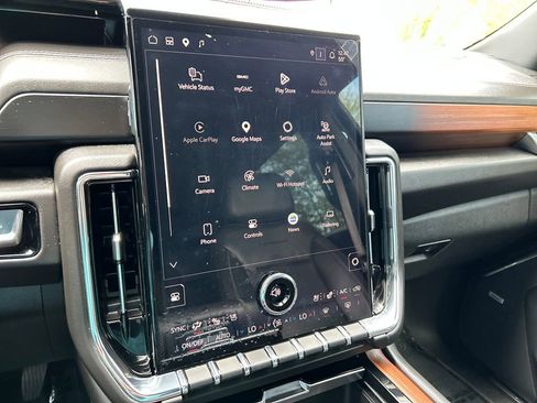 Used 2025 GMC Yukon Denali w/ Sun & Power Step Package AWD/4WD image 21