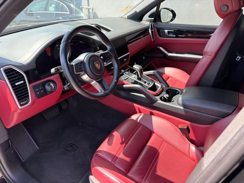 Used 2023 Porsche Cayenne w/ Premium Package AWD/4WD image 4