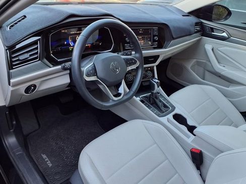 Used 2023 Volkswagen Jetta SE w/ Panoramic Sunroof Package FWD image 4