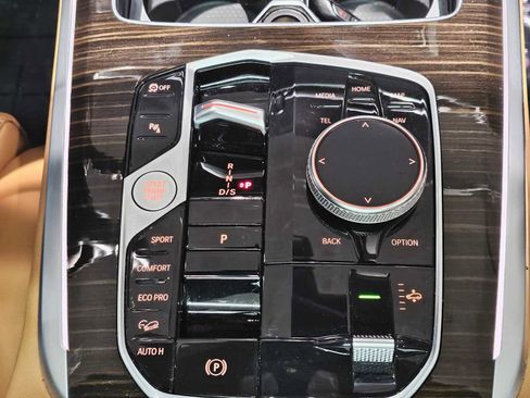 Used 2024 BMW X7 xDrive40i w/ M Sport Package image 18