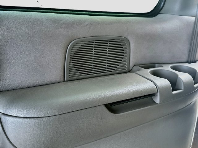 Used 2000 Chrysler Town & Country Limited AWD/4WD image 23