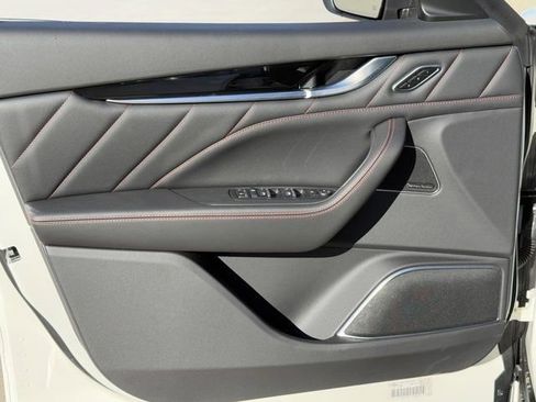 Used 2024 Maserati Levante GT Ultima image 12