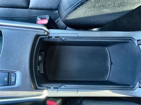 Used 2018 Honda Accord EX image 27