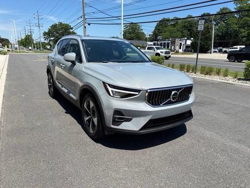 Certified 2025 Volvo XC40 B5 Plus AWD/4WD image 6
