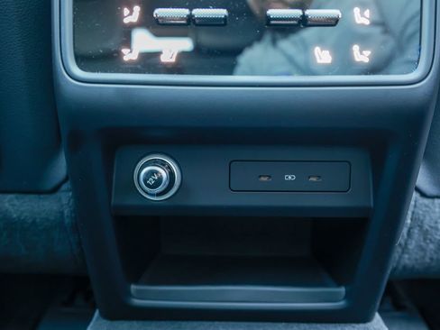 Certified 2025 Porsche Cayenne E-Hybrid Coupe image 60