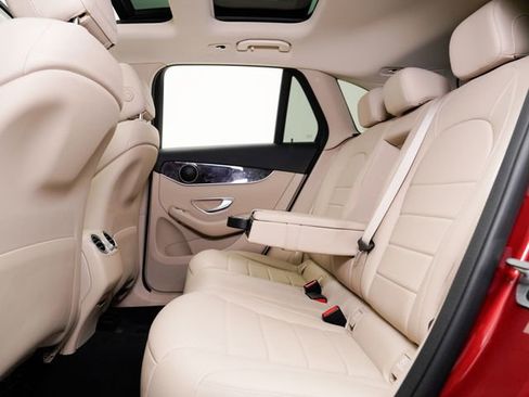 Used 2021 Mercedes-Benz GLC 300 4MATIC image 26