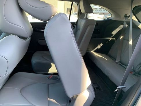 Certified 2025 Toyota Highlander XLE image 27