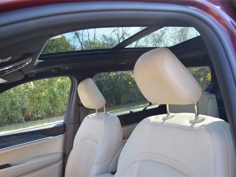 Certified 2023 Jeep Grand Cherokee L Limited w/ Luxury Tech Group II image 15