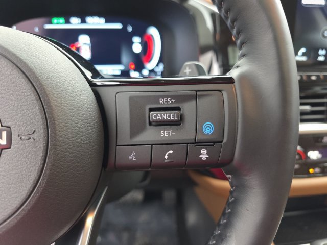 Used 2025 Nissan Pathfinder Platinum FWD image 18