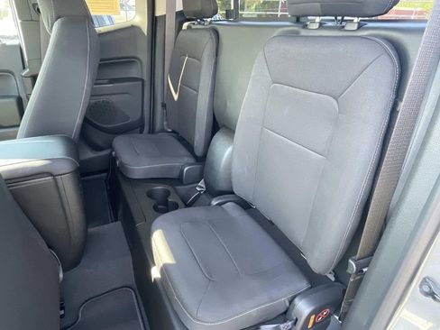 Used 2022 Chevrolet Colorado LT w/ LT Convenience Package image 12