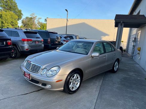 Used 2003 Mercedes-Benz E 320 Sedan image 4