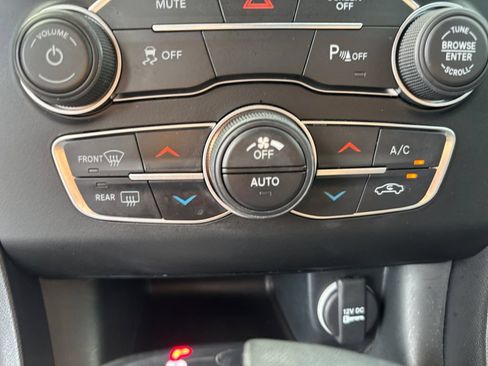 Used 2022 Dodge Charger SXT w/ Plus Group RWD image 23