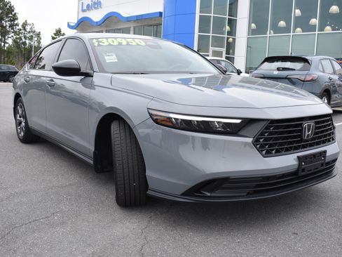 Certified 2025 Honda Accord SE image 3