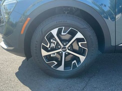 Certified 2025 Kia Sportage EX w/ EX Premium Package AWD/4WD image 10