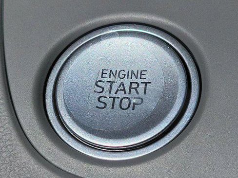 New 2025 Hyundai Elantra SEL image 30