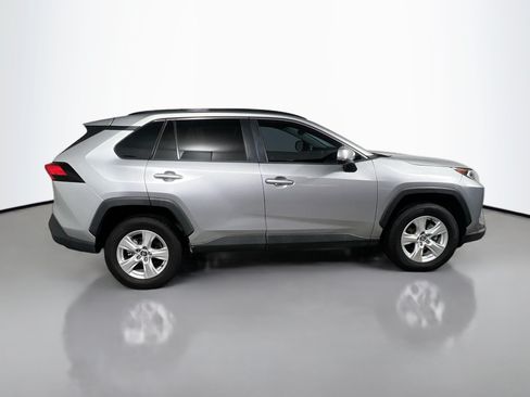 Used 2020 Toyota RAV4 XLE w/ Convenience Package FWD image 3