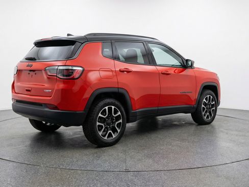 Used 2025 Jeep Compass Trailhawk AWD/4WD image 9