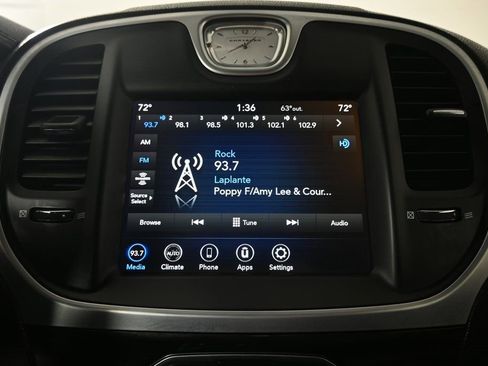 Used 2022 Chrysler 300 Touring w/ Sport Appearance Package image 26