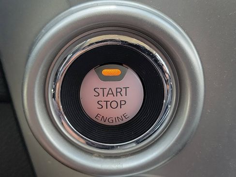 Used 2020 Nissan Titan SV w/ SV Convenience Package image 17