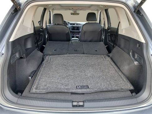 Used 2024 Volkswagen Tiguan SE w/ Panoramic Sunroof Package image 44