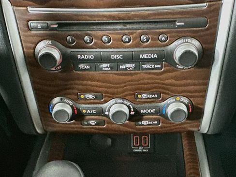 Used 2018 Nissan Pathfinder Platinum FWD image 17