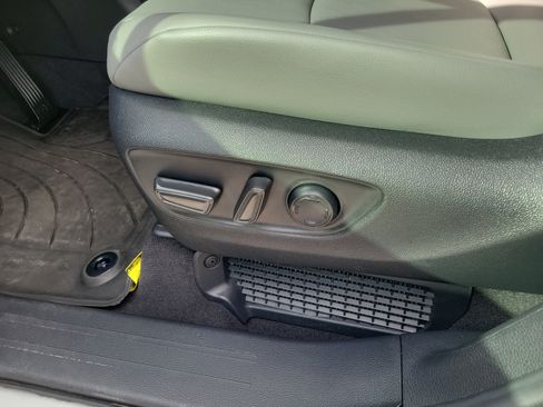 Certified 2025 Toyota Sienna XLE FWD image 14
