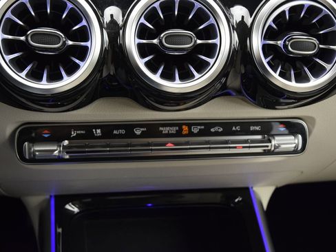 Used 2022 Mercedes-Benz GLB 250 4MATIC image 30