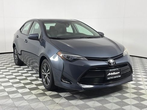 Used 2018 Toyota Corolla LE w/ LE Premium Package w/Moonroof FWD image 3