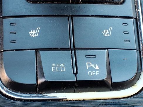 Used 2016 Kia Sedona LX w/ LX Convenience Package image 10