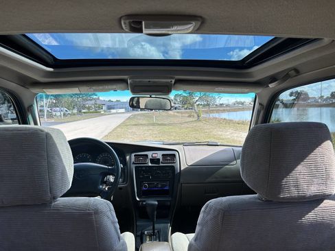 Used 2000 Toyota 4Runner SR5 image 31