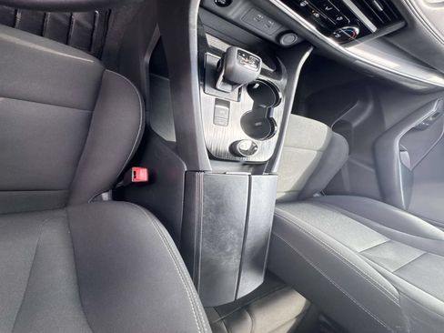 Used 2024 Nissan Rogue S AWD/4WD image 24