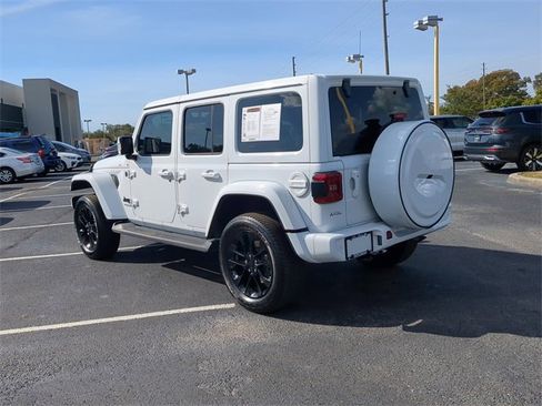 Used 2022 Jeep Wrangler Unlimited Sahara image 8