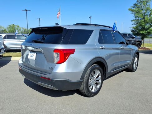 Certified 2022 Ford Explorer XLT w/ Equipment Group 202A RWD image 3