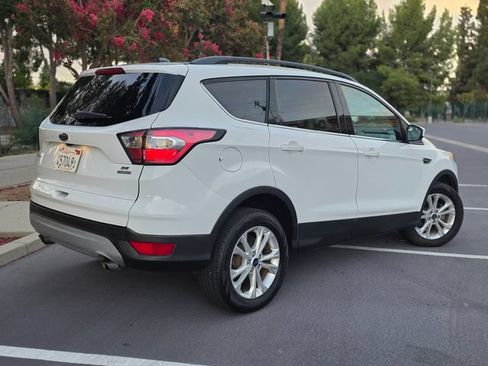 Used 2018 Ford Escape SE FWD image 41