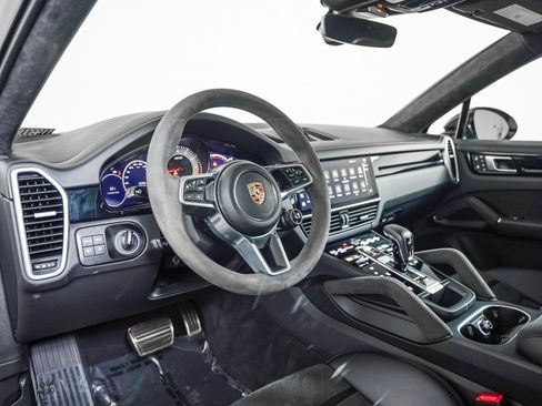 Certified 2023 Porsche Cayenne GTS AWD/4WD image 4