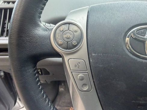 Used 2013 Toyota Prius V Five FWD image 18