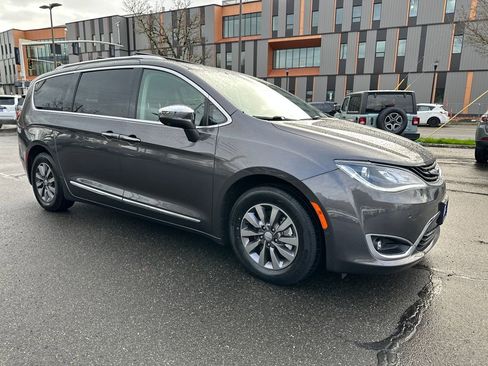 Used 2019 Chrysler Pacifica Limited w/ Advanced Safetytec Group image 8